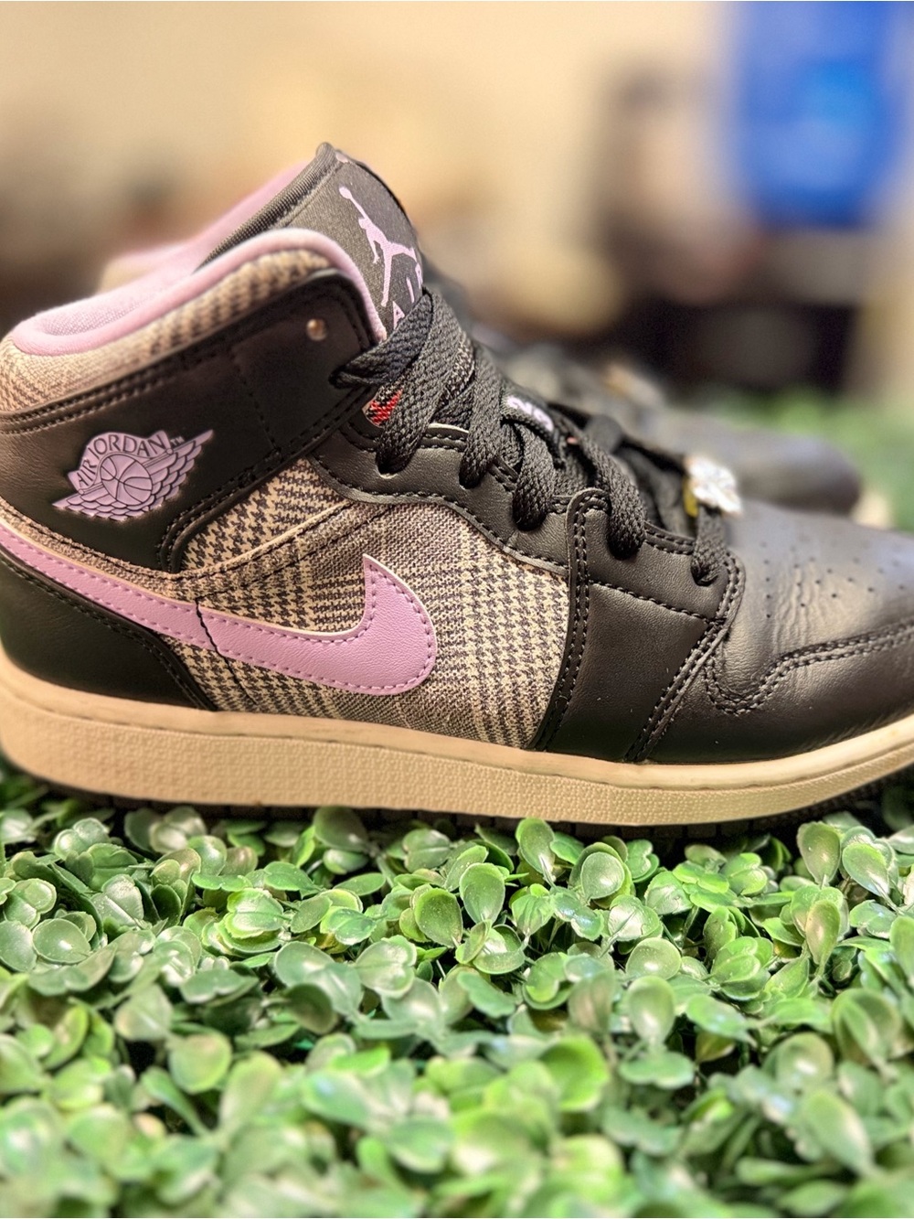 Jordan Kids Mid-Top Sneakers in Black and Light Pink